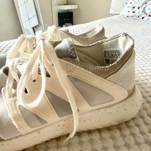 Adidas Tennis Shoes